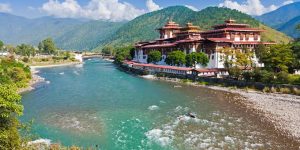 Hindistan ve Çin arasında sıkışmış küçücük bir dağ krallığı Bhutan.